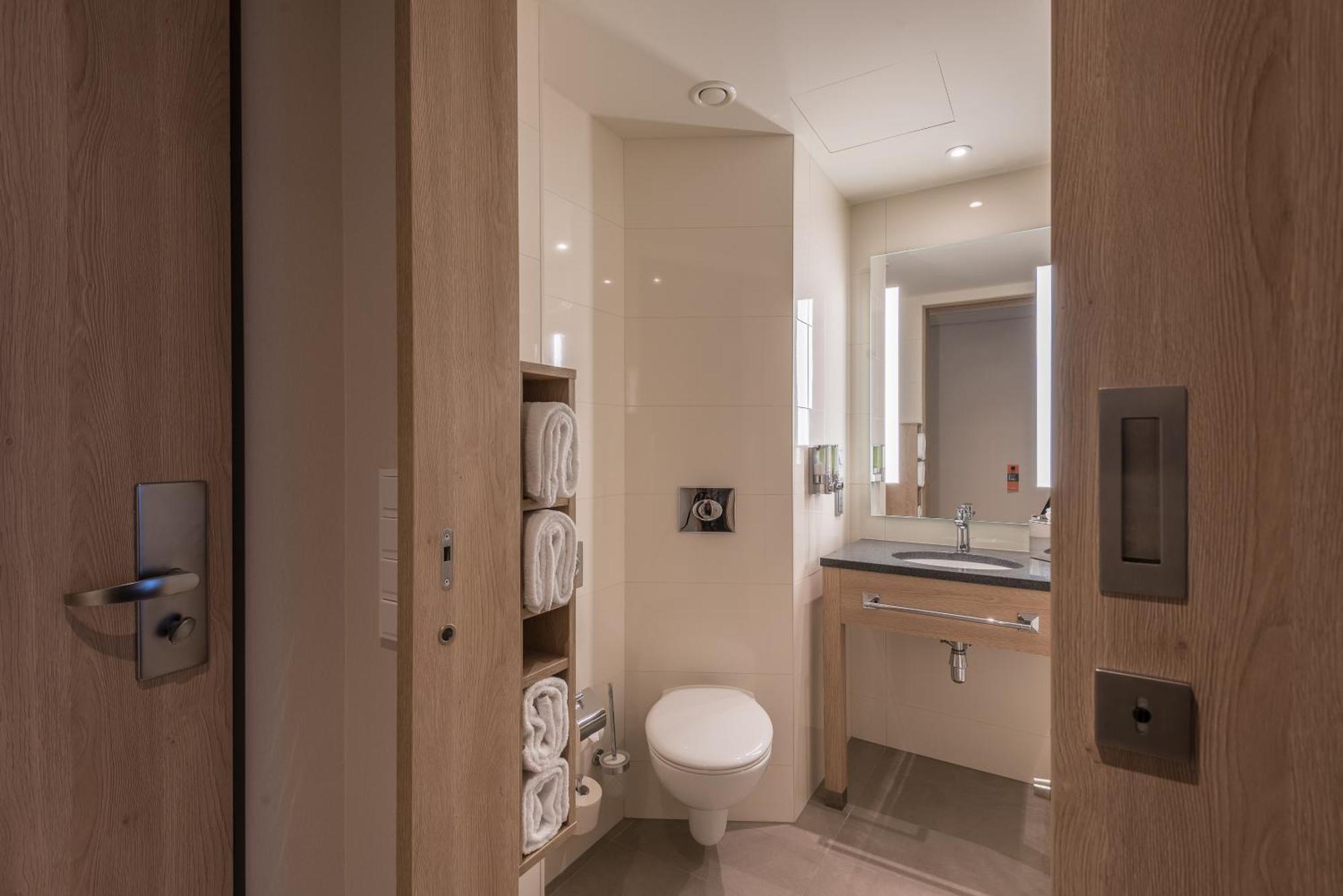 Hampton By Hilton 3*