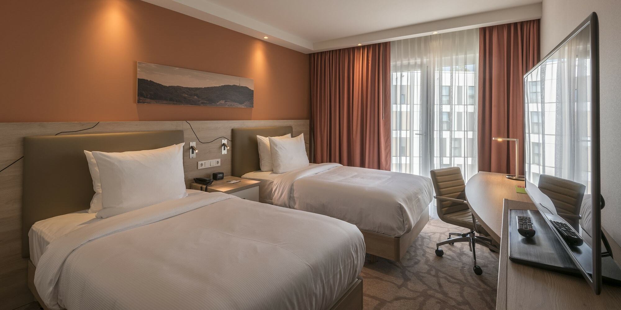 Hotel Hampton By Hilton 3*